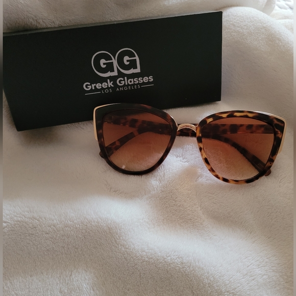 Sunglasses**NEVER USED** - Picture 1 of 1